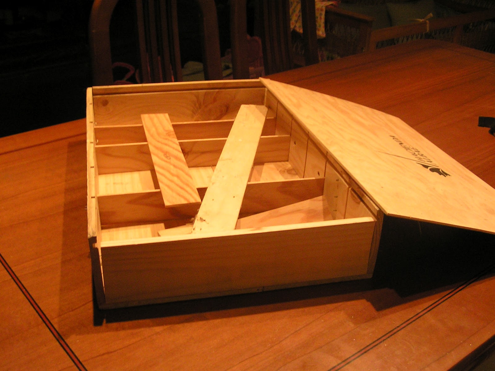 De Nuevo Nuevo: De como hacer de una caja de vino un práctico botiquín