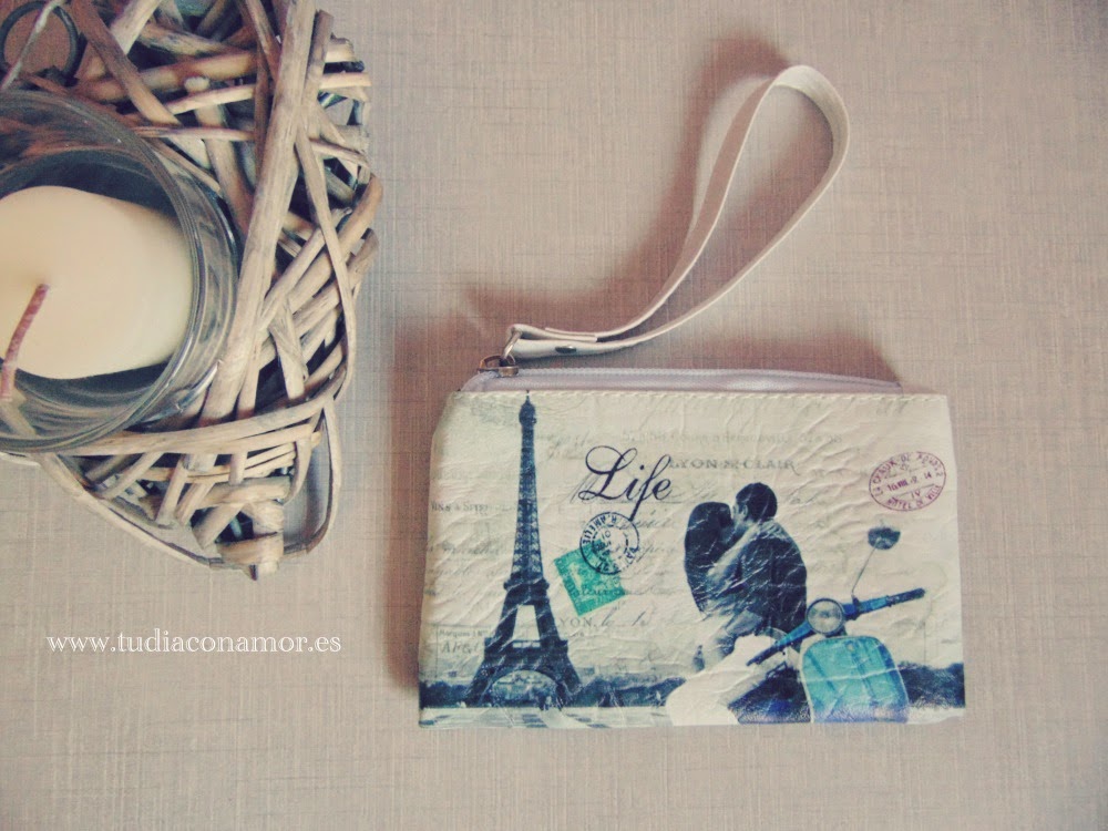Detalle bolsa de aseo retro París Detalle de boda económico y bonito, bolsa de aseo retro