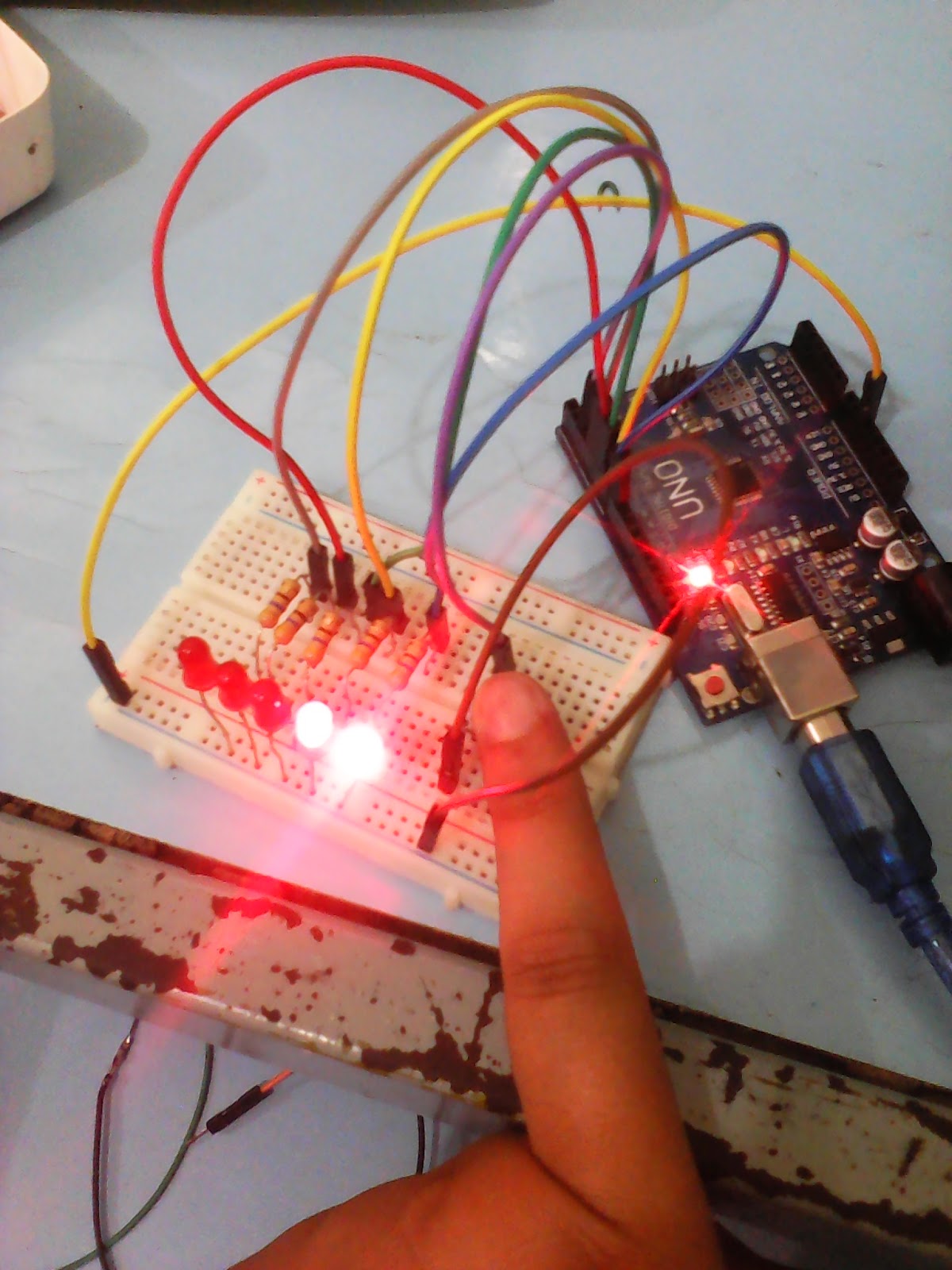 Mekatronikaleo: PUSH BUTTON RUNNING LED