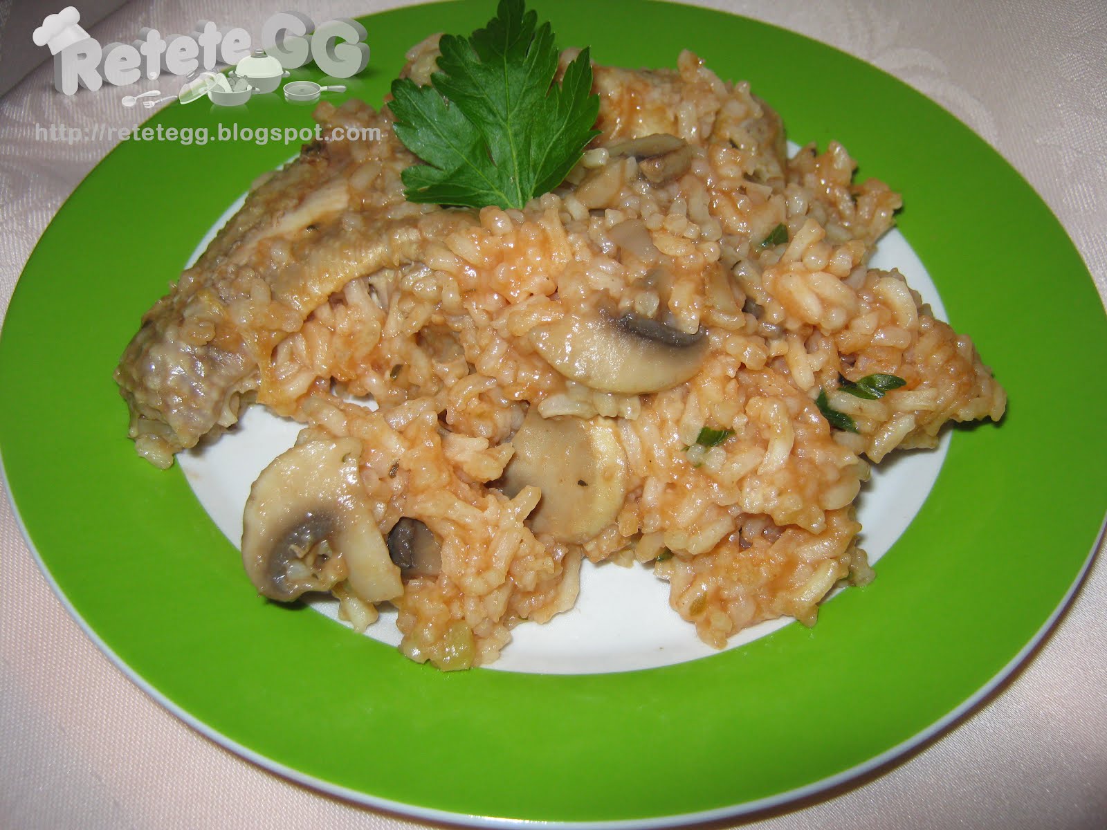 Retete gustoase si garnisite Pilaf cu aripioare de pui si ciuperci