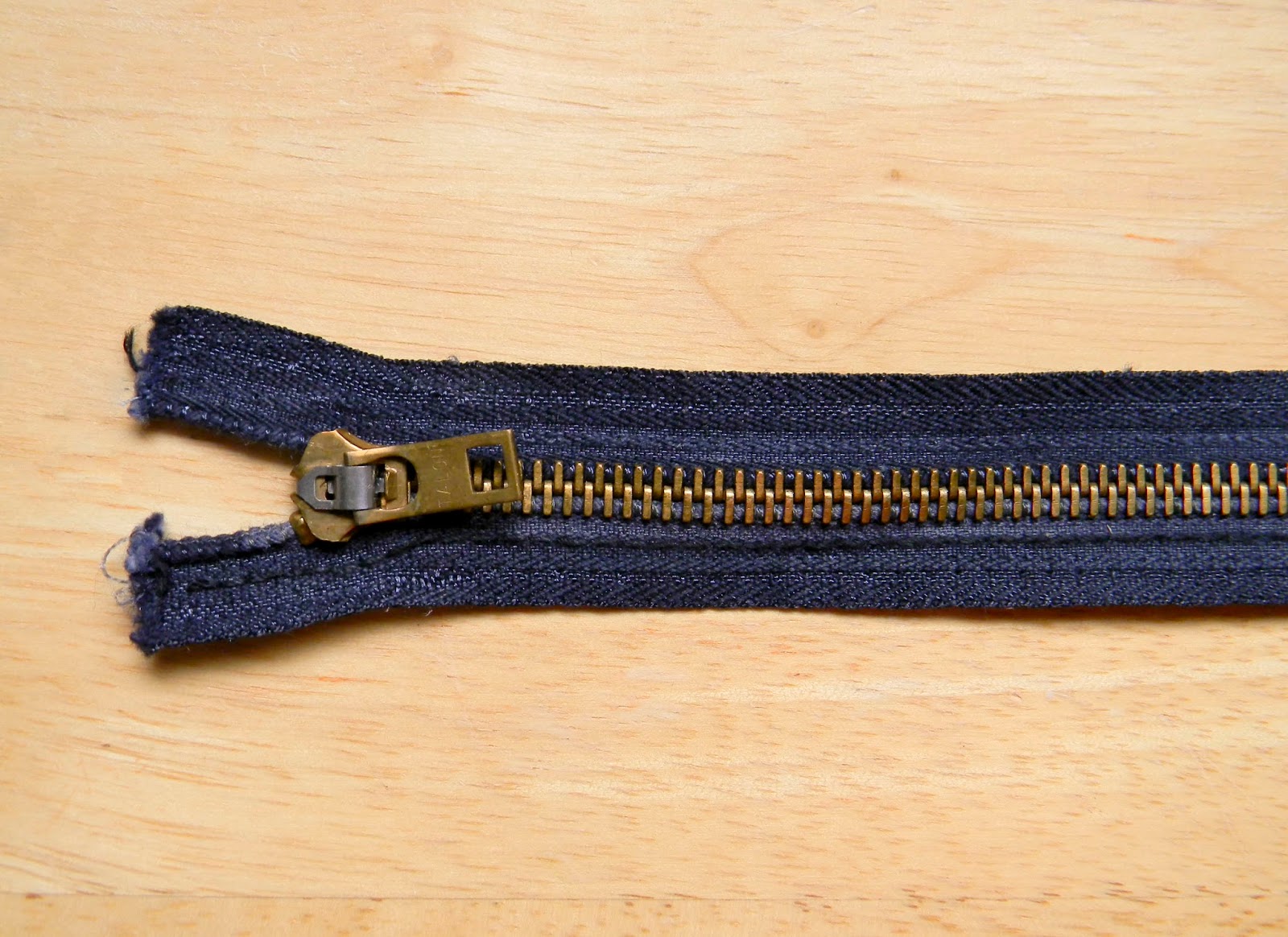 Zippers basic sewing