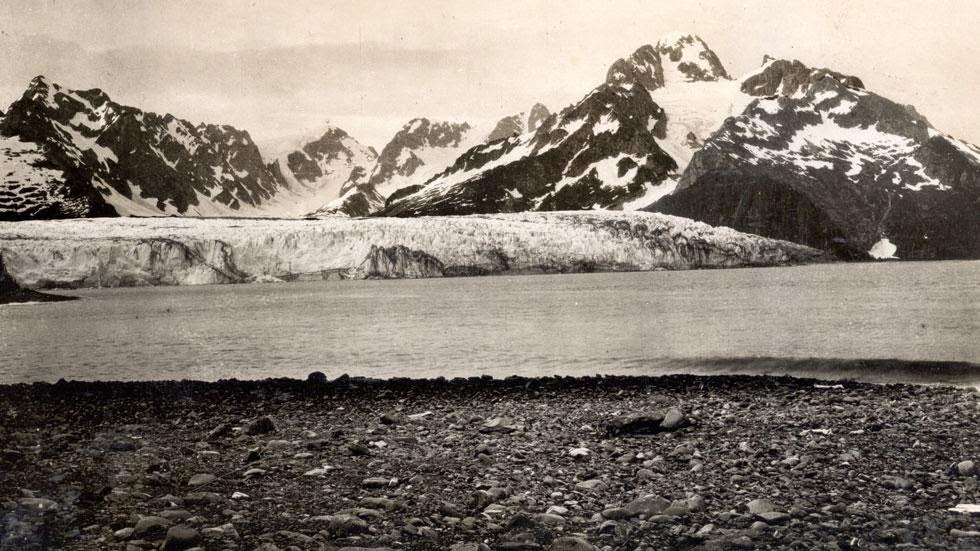 Northwestern Glacier (1909) - Photos of Alaska Then And Now. Get Ready to Be Shocked When You See What it Looks Like Now.