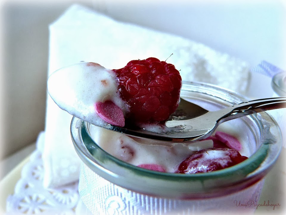 Recetas con yogur: mousse de frutos rojos. 