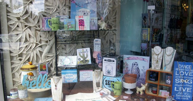 10 Elements of a Well-Curated, Sales-Increasing Displays For Artists and Crafters