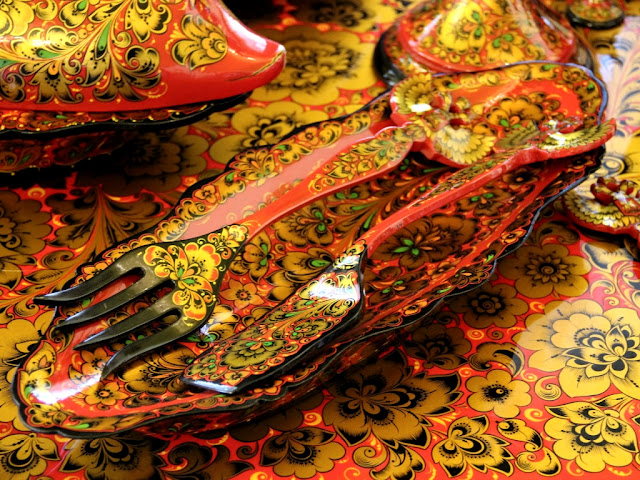 Khokhloma tableware