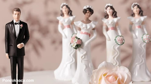 Empat Orang Istri Empat Orang Istri