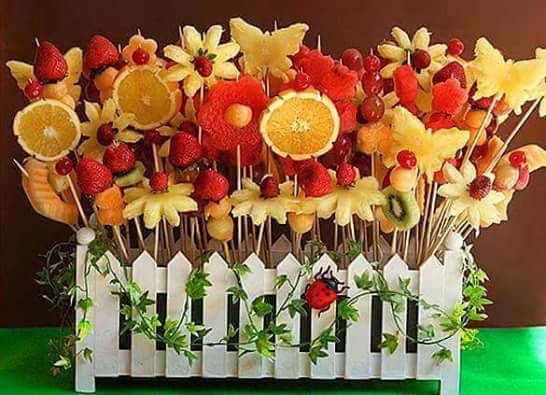 Cantiknya, gubahan bunga dari buah. Cantiknya, gubahan bunga dari buah.
