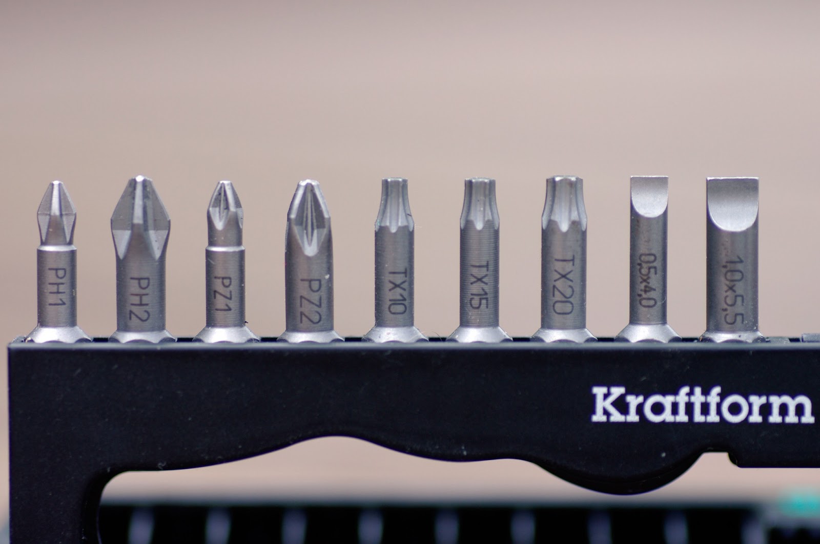 International Shipping. Wera KK 10 Compact Bitholder and Bit Set