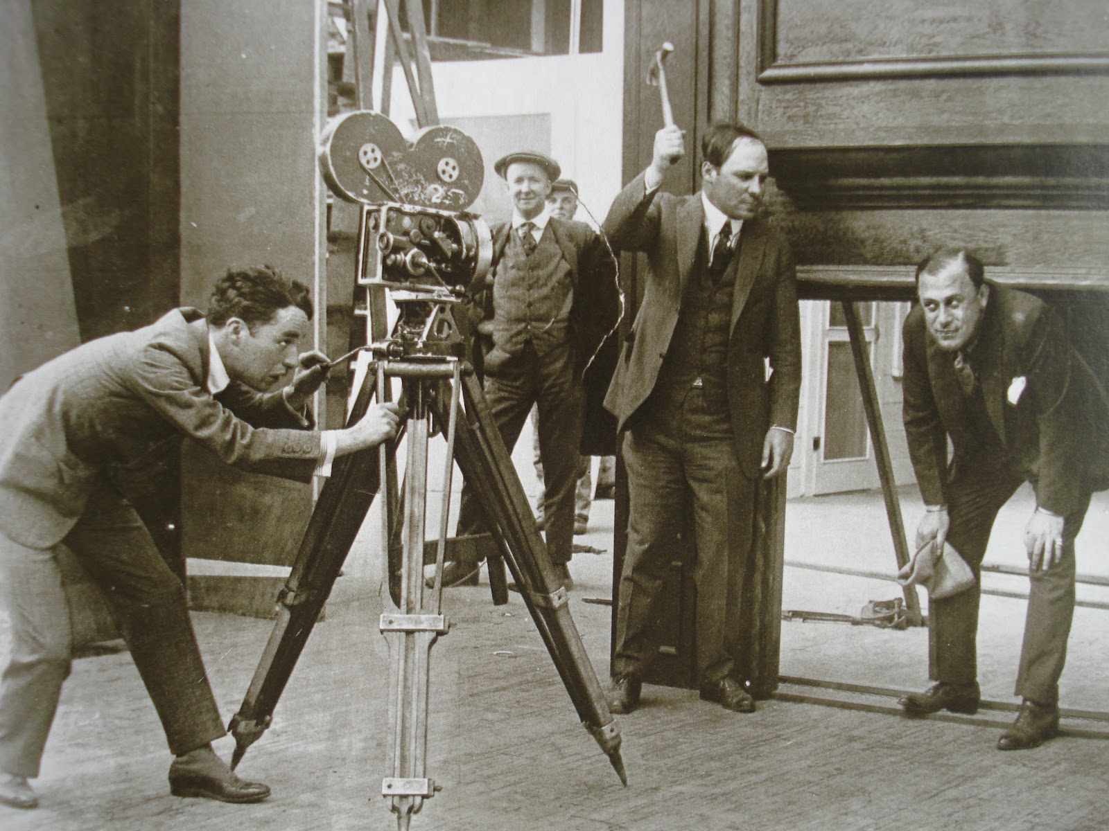 escenografiaValentinArriaga EVOLUCIÓN DE LA CAMARA CINEMATOGRAFICA.
