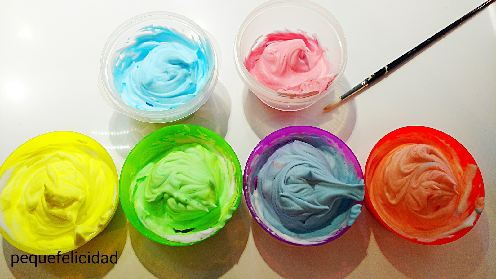 PEQUEfelicidad: CIENCIA PEQUE: EXPERIMENTOS SENSORIALES ESPUMA DE AFEITAR