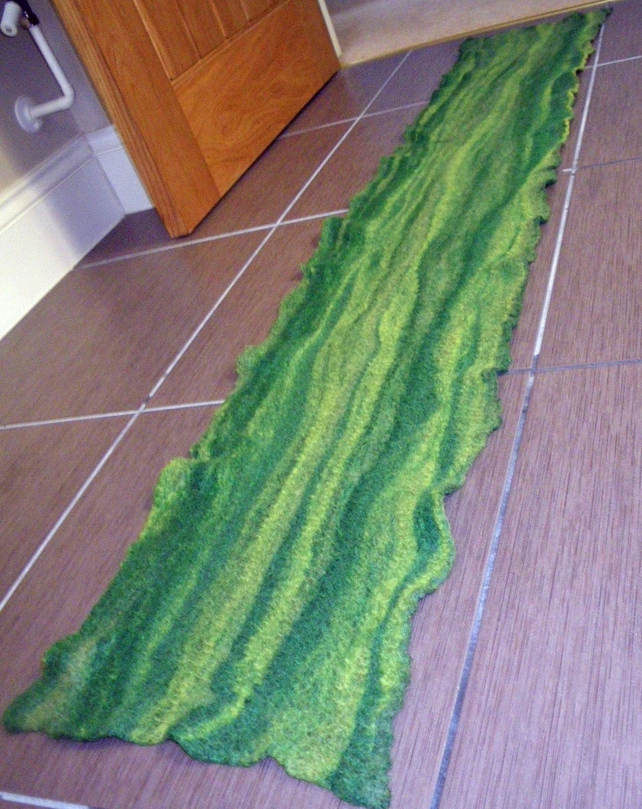 EntWorks How to Make a Wool Felt Scarf (in Photos)