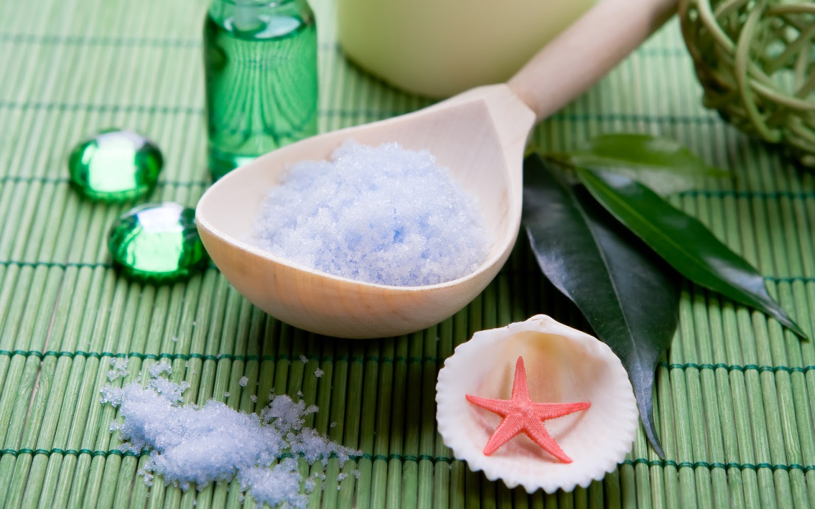 Морская бомбочка для ванны. Как сделать морскую соль для ванны. Как сделать морскую соль для ванны. Соль для ванны с шиммером. Как сделать морскую соль для ванны.