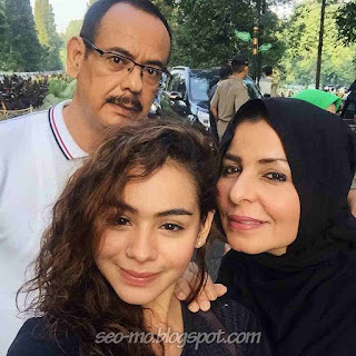 Foto Sahila Hisyam dengan Keluarganya Ayah dan Ibunya Foto Sahila Hisyam dengan Keluarganya Ayah dan Ibunya