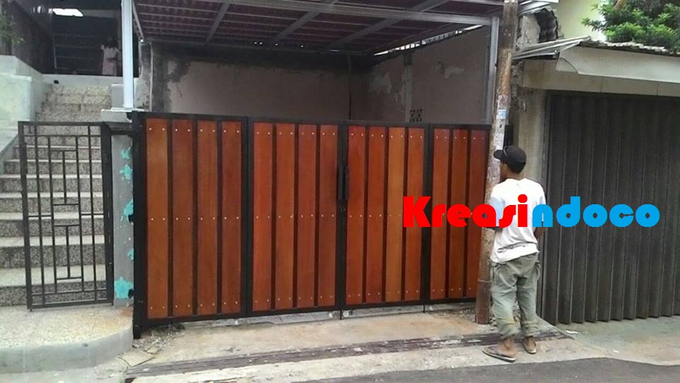 Pintu Gerbang Besi Kombinasi Kayu - Pagar Rumah