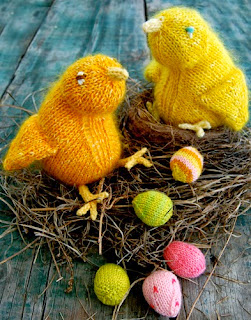 http://translate.googleusercontent.com/translate_c?depth=1&hl=es&rurl=translate.google.es&sl=auto&tl=es&u=http://www.purlbee.com/2010/03/06/whits-knits-fuzzy-easter-chicks-and-mini-easter-eggs/&usg=ALkJrhgSmrXy1RQcRKzEenfmSEEYGzSmUQ