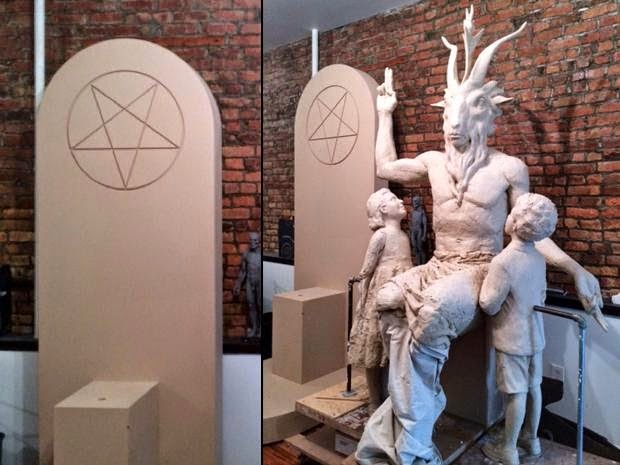 Estatua satánica lista para ser instalada