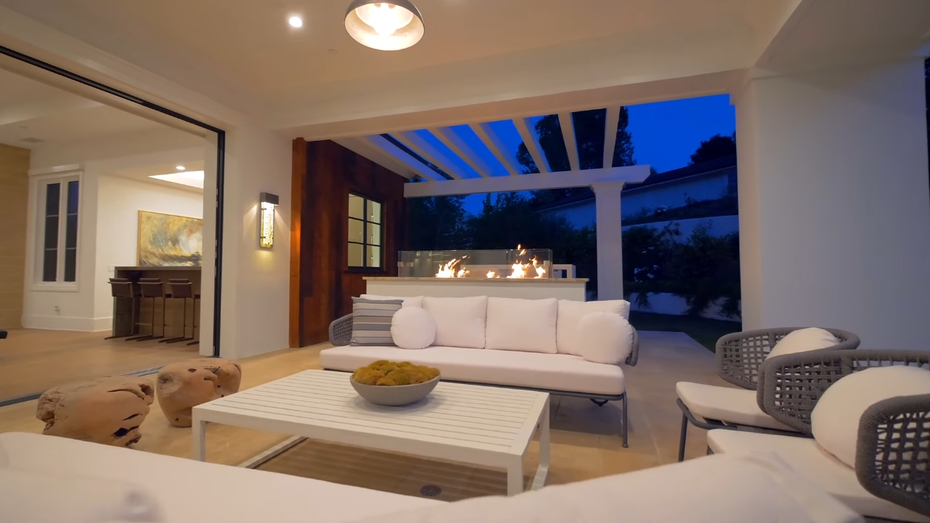 30 Photos vs. STEP INSIDE THE WEEKND CALABASAS HOUSE TOUR $24,995,000 - Luxury Home & Interior Design Tour