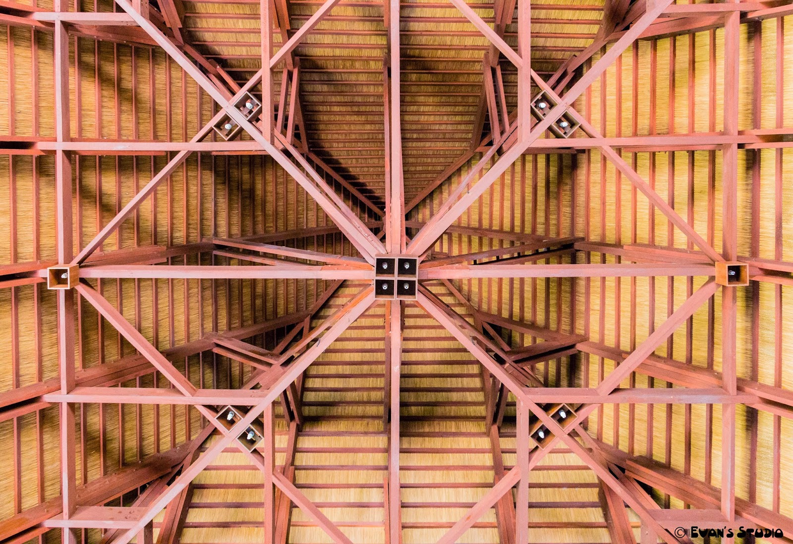  An image showing the interesting symmetrical patterns of the ceiling of Apulit Island Resort's dining hut.