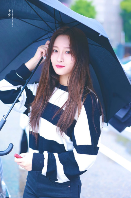 아이컨택하면 단박에 압살될거 같은 카리스마가진 여돌 | 인스티즈