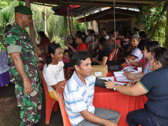 Satgas Yonif Kabaresi Gelar Baksos Gratis ke Masyarakat di Soanamasungi Satgas Yonif Kabaresi Gelar Baksos Gratis ke Masyarakat di Soanamasungi