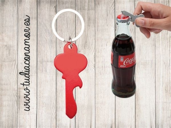 Detalles de boda bonitos y baratos Un detalle económico, moderno y original perfecto como recuerdo para hombre y mujer. Un práctico llavero abre chapas con forma de llave.