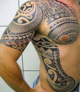 Maori no ombro