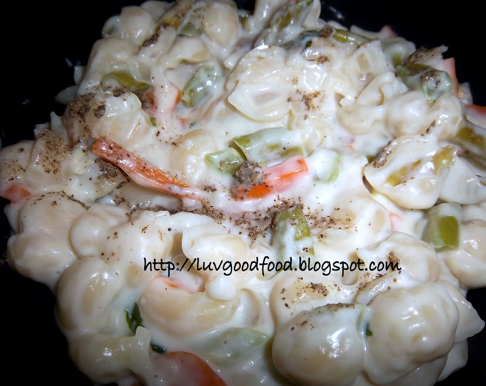 My experiments with food: Creamy Pasta in white sauce