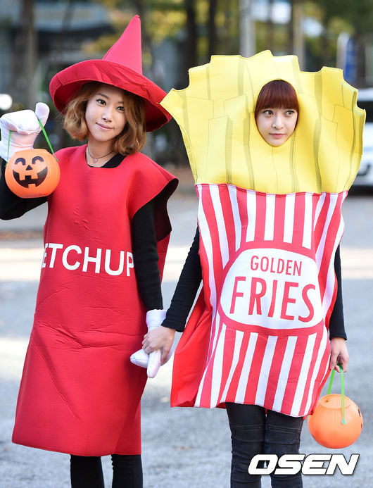 오늘자 멜로디데이 뮤뱅 출근길 할로윈 코스튬.jpg | 인스티즈