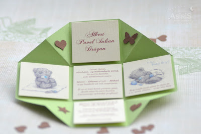 Invitatii botez haioase gen cutie cu surprize detalii delicate interior