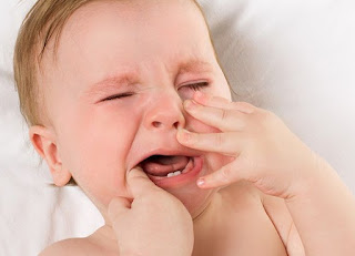 Tips dan Cara Mengatasi Bayi Rewel Saat Tumbuh Gigi Tips dan Cara Mengatasi Bayi Rewel Saat Tumbuh Gigi