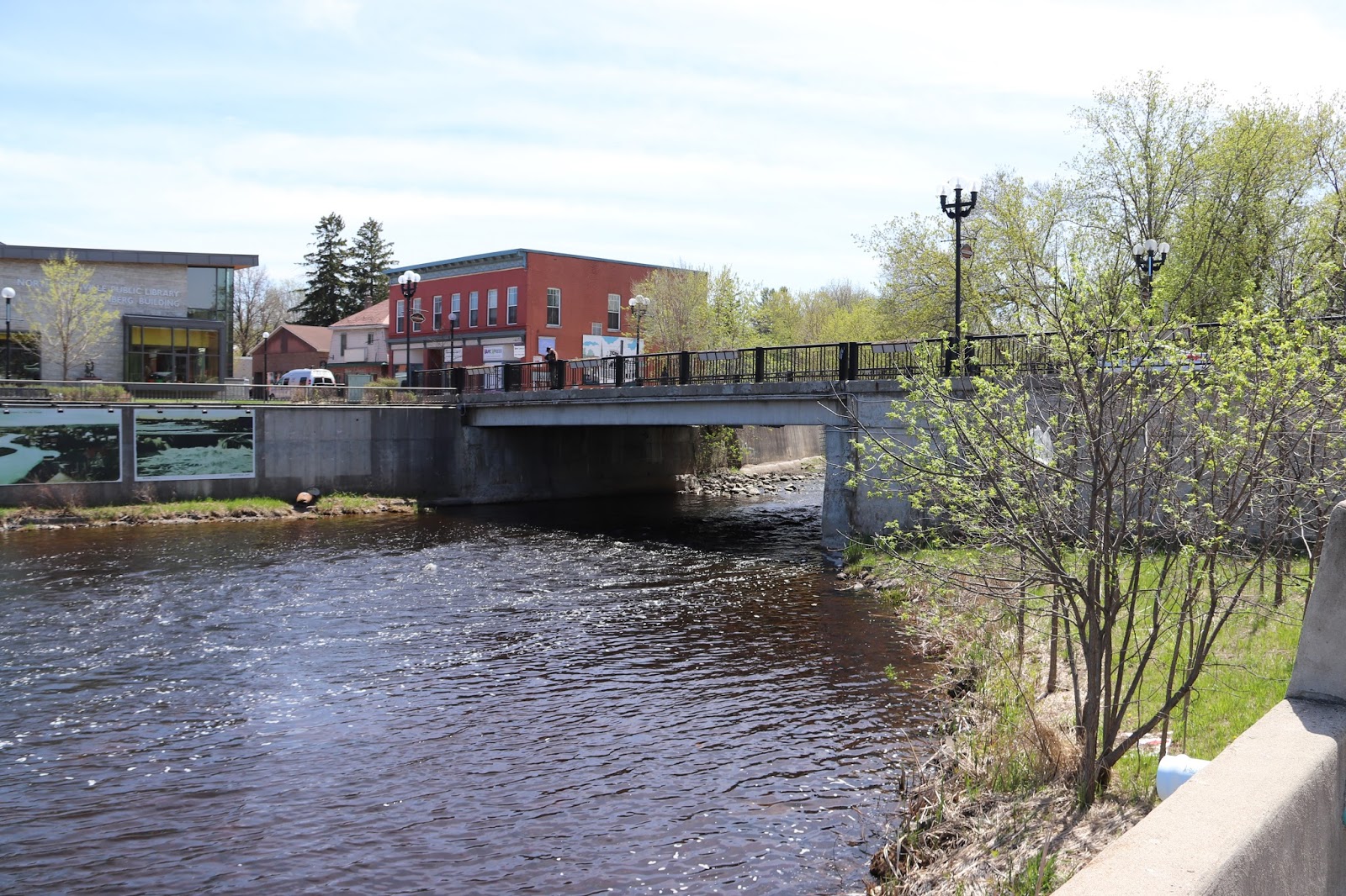 Memorials in Ottawa Prescott Street Bridge, Kemptville