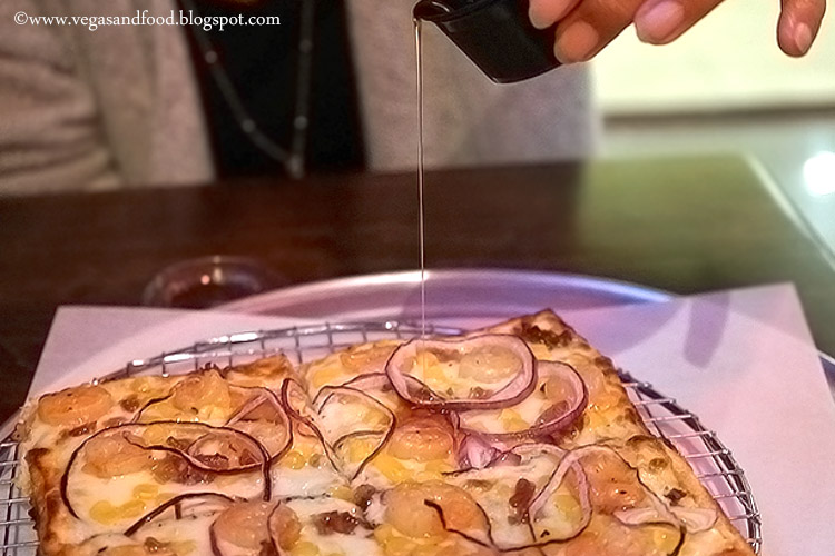 Seoul waffle pizza Koreatown (CLOSED) Vegas and Food