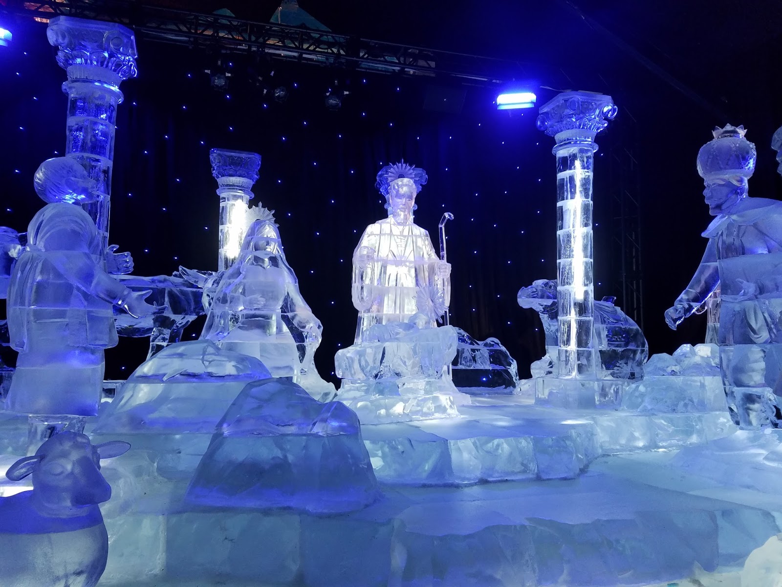 The Siberian American ICE! at the Gaylord Texan Santa Claus Is Comin