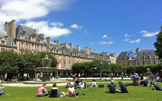 Place des Vosges em Paris Place des Vosges em Paris