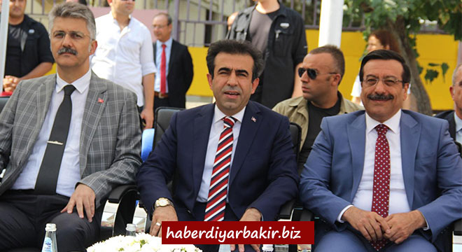 Diyarbakır'da 441 bin öğrenci ders başı yaptı Diyarbakır'da 441 bin öğrenci ders başı yaptı