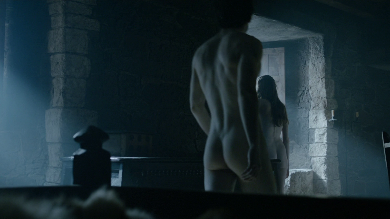 Iwan Rheon naked bum in Game Of Thrones S05E05! 