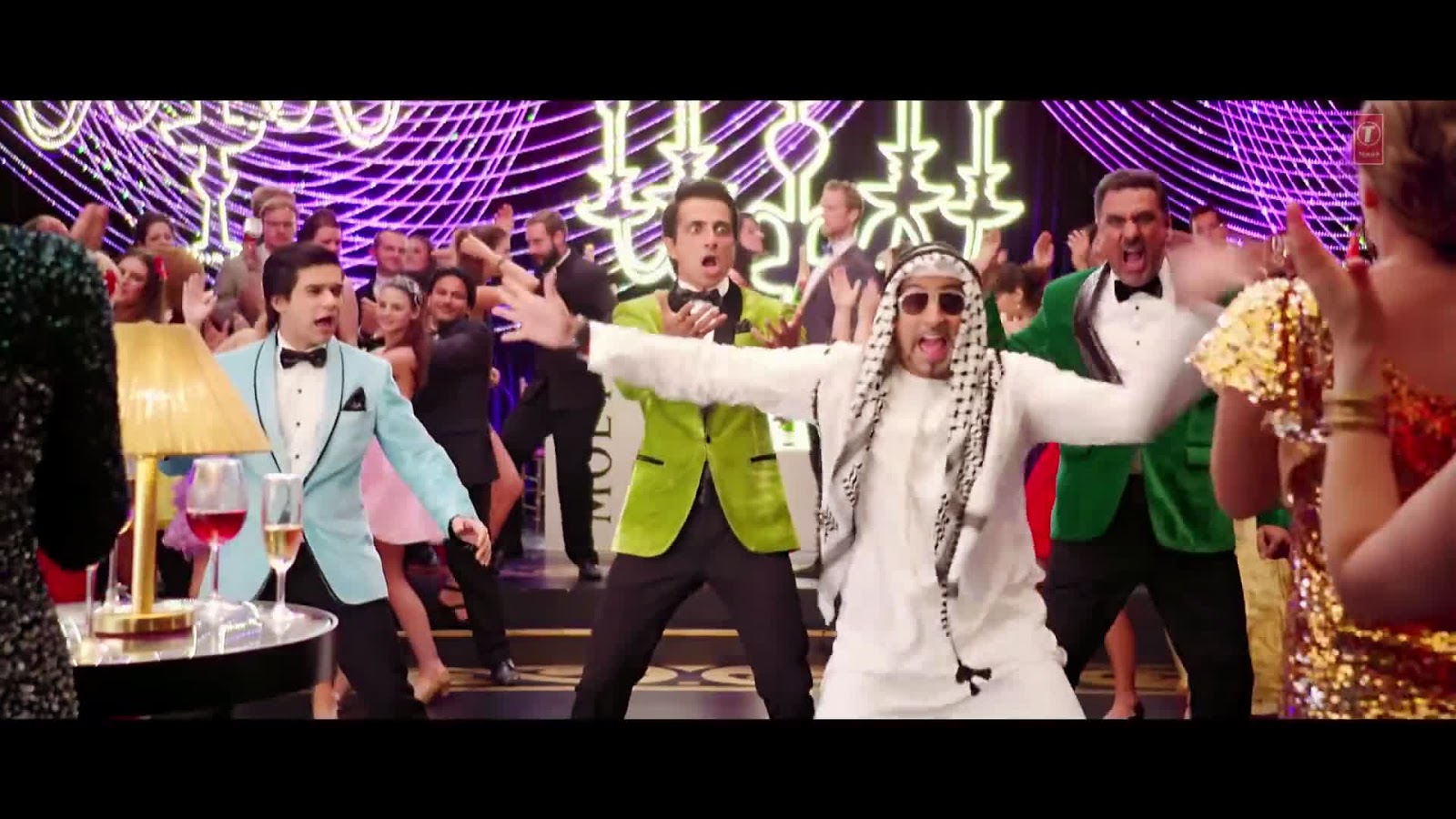 OFFICIAL- 'India Waale' FULL VIDEO Song -Happy New Year - Shah Rukh