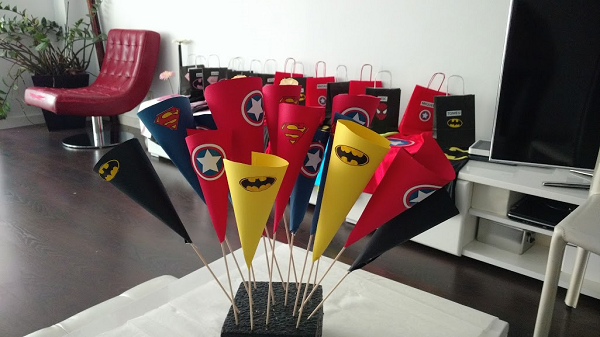 conos palomitas superhéroes