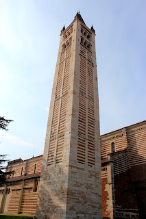 Torre campanario de la iglesia de S. Zeno en Verona