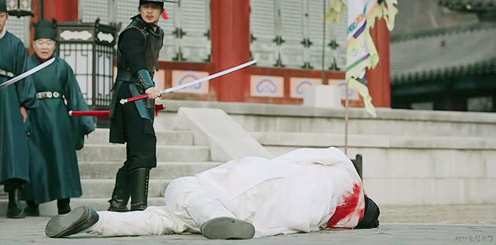 더쿠 - 이규 끌어안고 오열하는 하선.gif