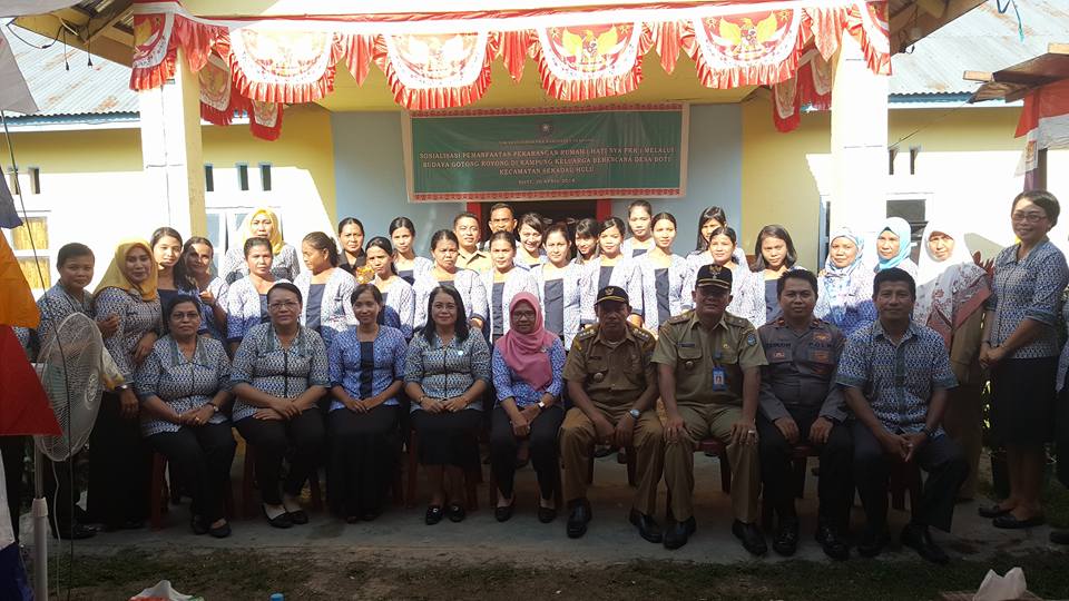 Tim Penggerak PKK Sekadau Bina Masyarakat di Desa Boti Tim Penggerak PKK Sekadau Bina Masyarakat di Desa Boti