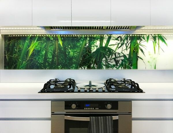 Trang trí phòng bếp với vách kính cường lực in chuyển nhiệt đẹp tuyệt vời