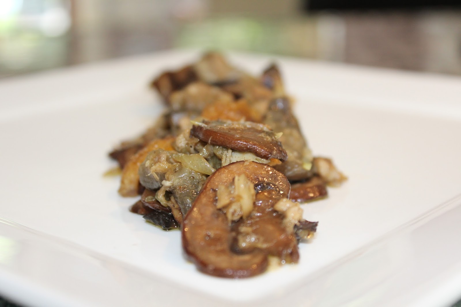 Garlic eggplant with tuna and mushroom