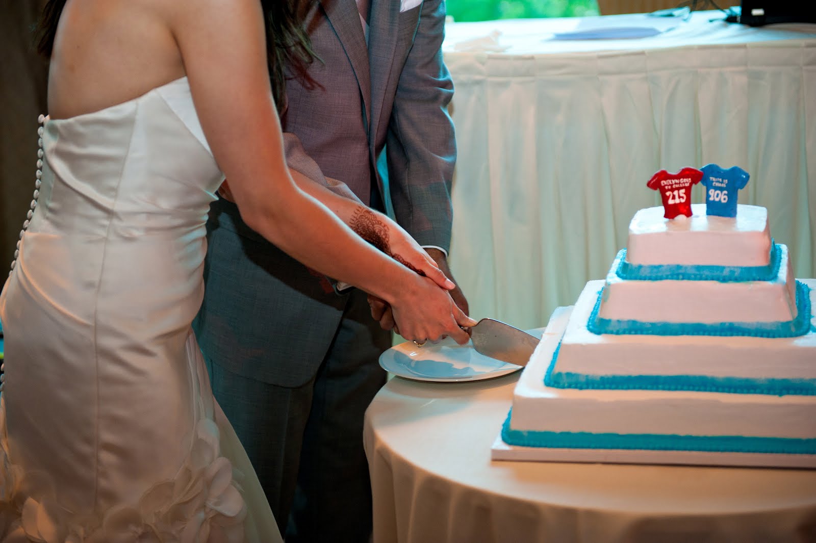 Two Wedding Belles Notes From a Newlywed The Cake {Carvel}