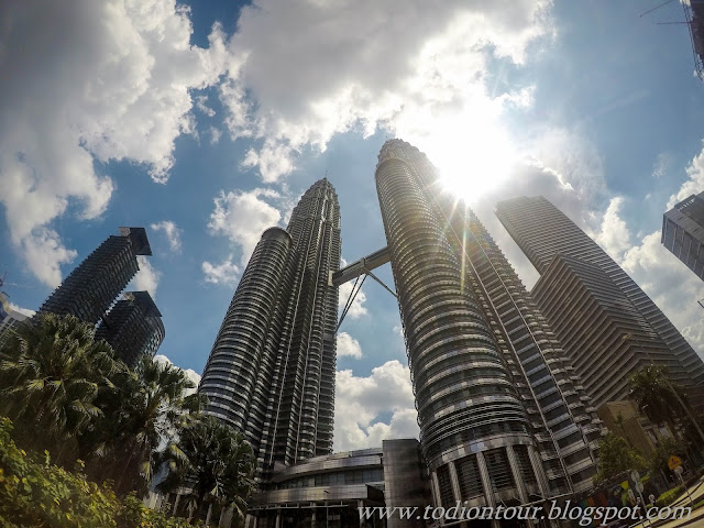 Petronas Towers mit Skybridge