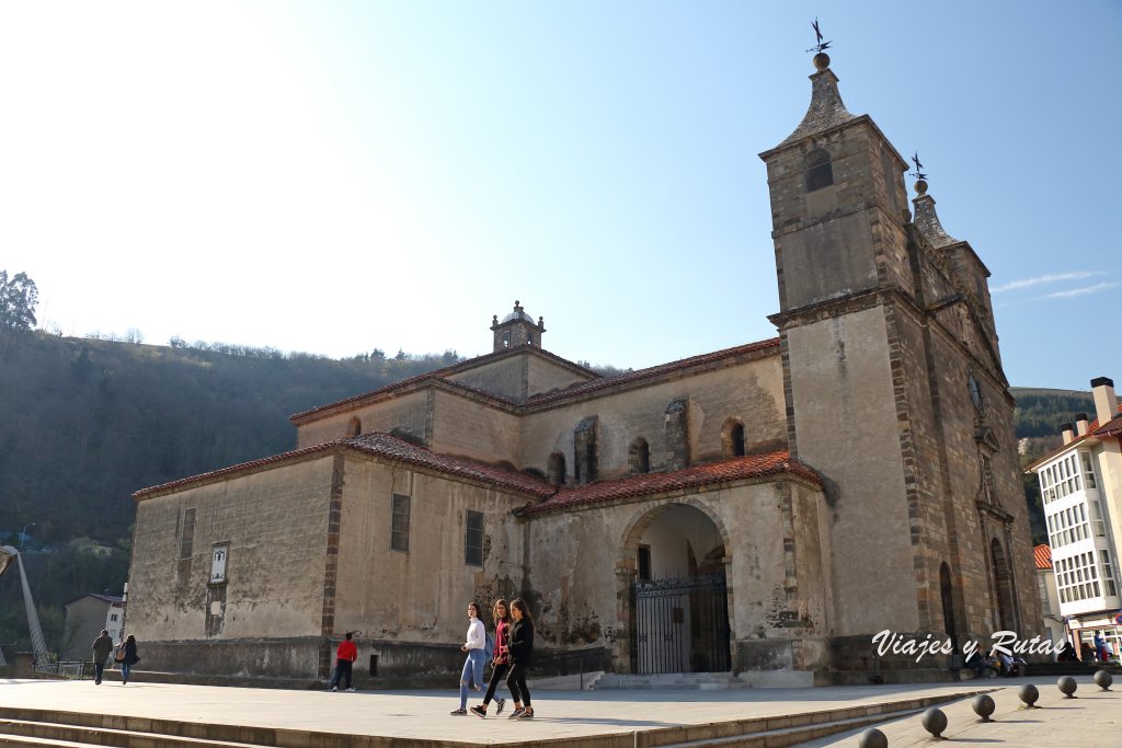Exterior de la Basílica de Santa María Magdalena de Cangas del Narcea