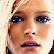 eyeliner azul