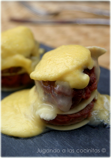  Mini lasaña de solomillo de ternera de la Valmuza y <strong>salsa</strong> de <strong>puerro</strong> 
