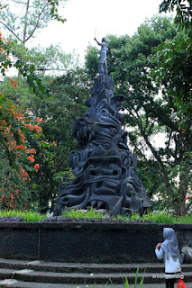 tugu pahlawan tak dikenal bukittinggi