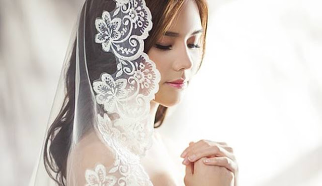 Cara Turunkan Berat Badan Secara Cepat Dan Sehat wanita berdoa
